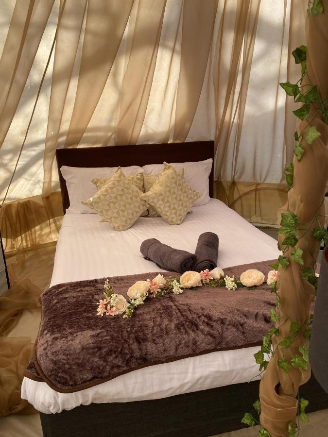 Glamping By Stansted Airport Hotel Hallingbury Exterior photo